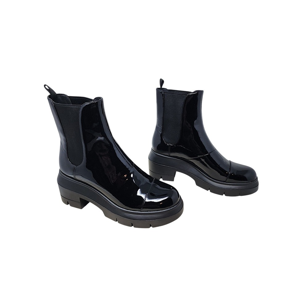 Stuart Weitzman Chelsea Boot 6.5 Black Patent Leath Norah Lift Lug Sole Platform